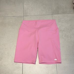 PINK ALO BIKER SHORTS